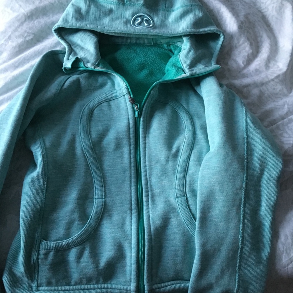 Lululemon sweatshirt